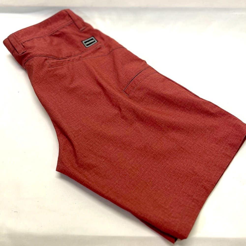 Volcom Shorts with Logo Patch 28
Brick red Preowned Like New